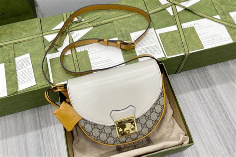 gucci 644524|Gucci gg supreme shoulder bag.